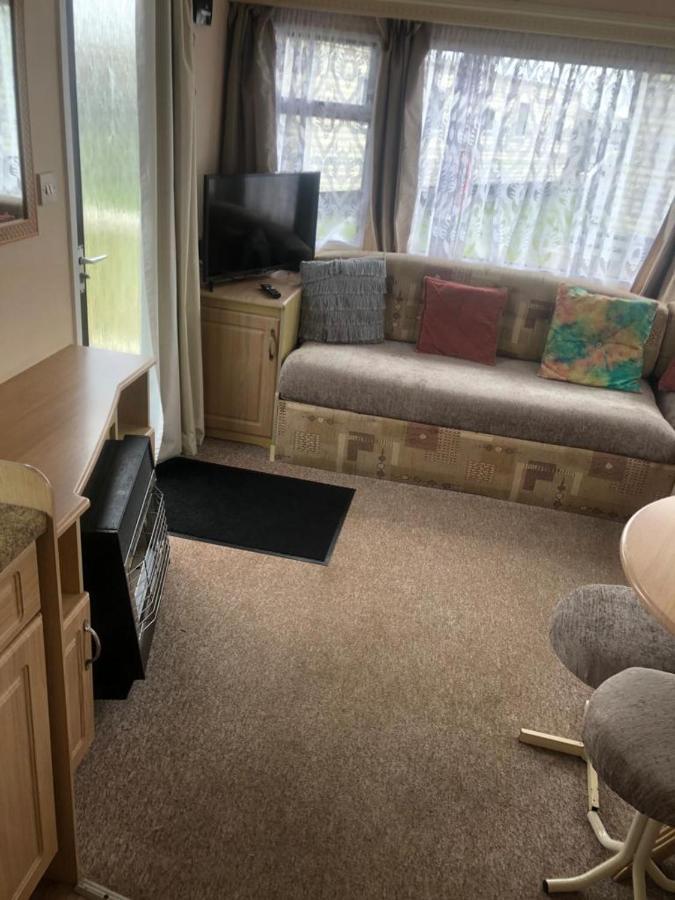 A4 The Chase 6 Berth Pet Friendly Caravan With Decking Apartment