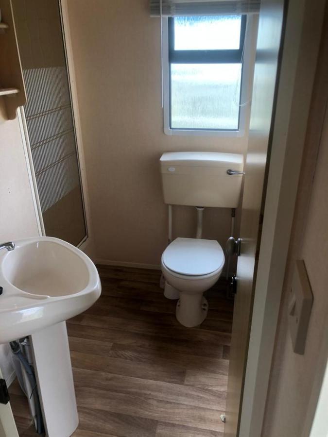 A4 The Chase 6 Berth Pet Friendly Caravan With Decking