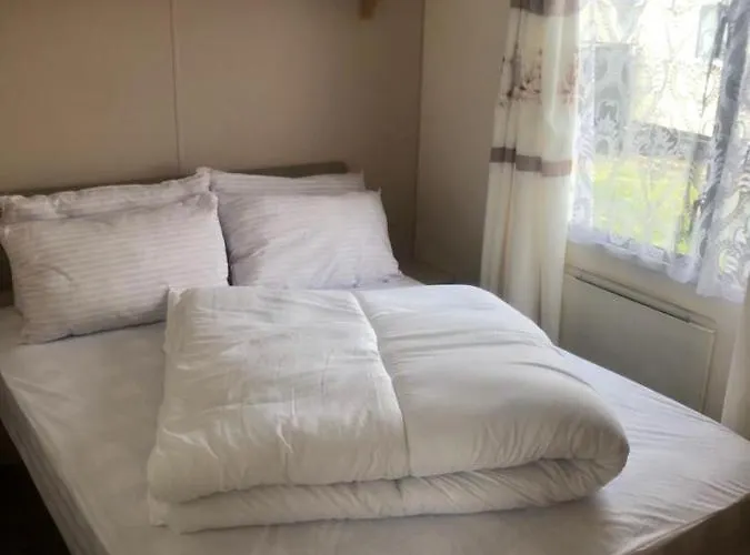 A4 The Chase 6 Berth Pet Friendly Caravan With Decking